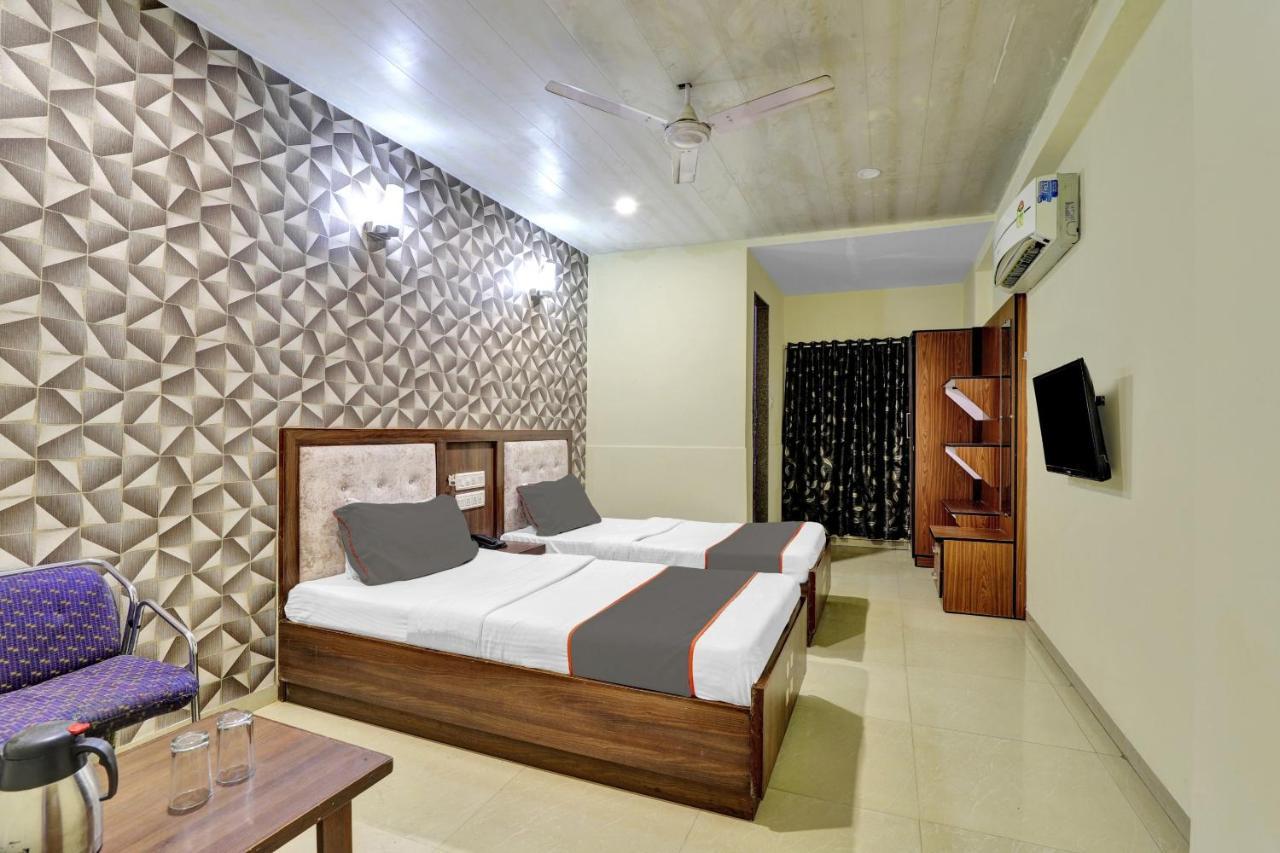 Collection O 82926 Hotel Royal Plaza Ahmedabad Bagian luar foto