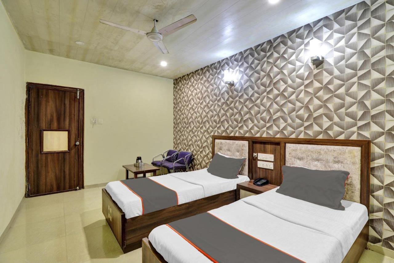 Collection O 82926 Hotel Royal Plaza Ahmedabad Bagian luar foto