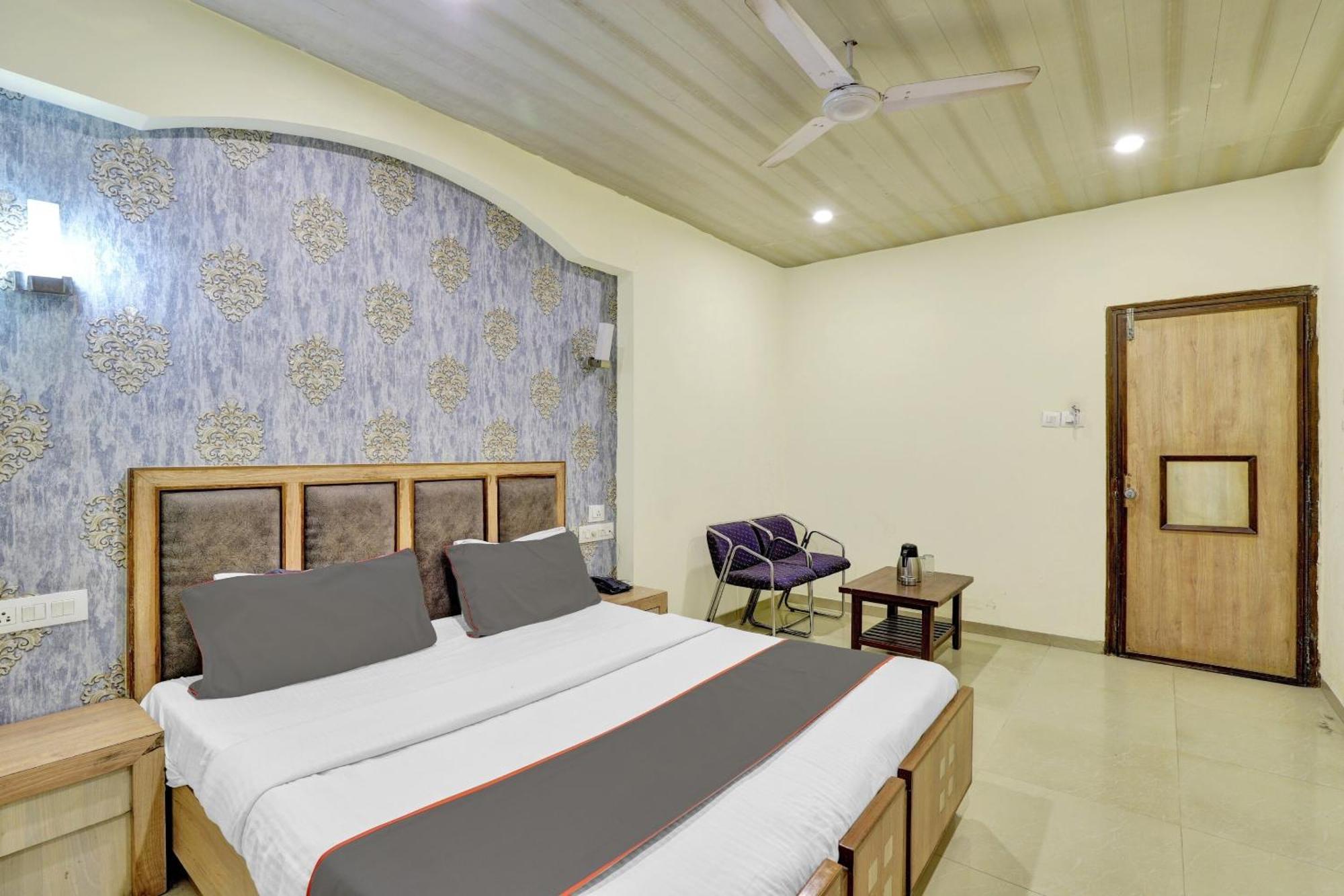 Collection O 82926 Hotel Royal Plaza Ahmedabad Bagian luar foto