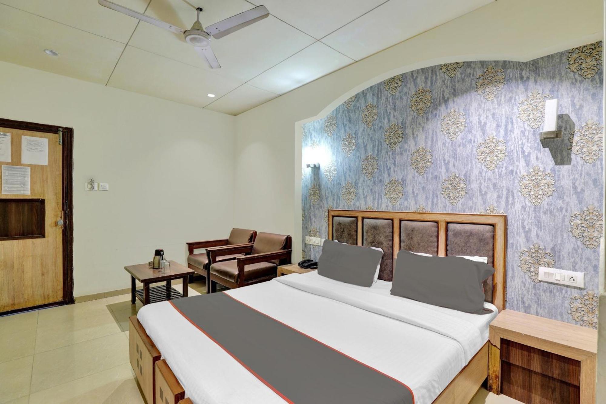 Collection O 82926 Hotel Royal Plaza Ahmedabad Bagian luar foto