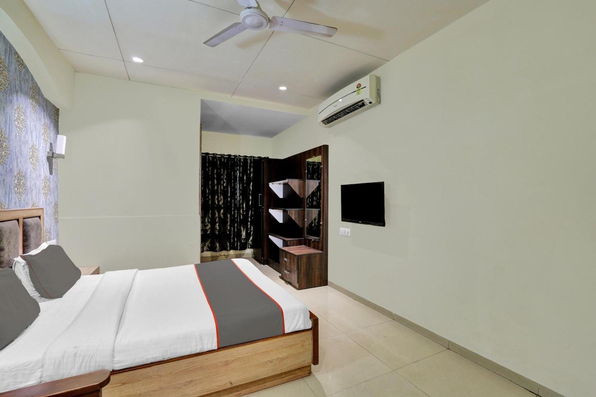 Collection O 82926 Hotel Royal Plaza Ahmedabad Bagian luar foto